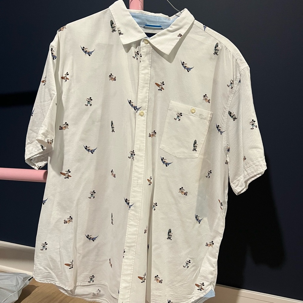 Tommy Bahama short sleeve buttom down. Disney collection